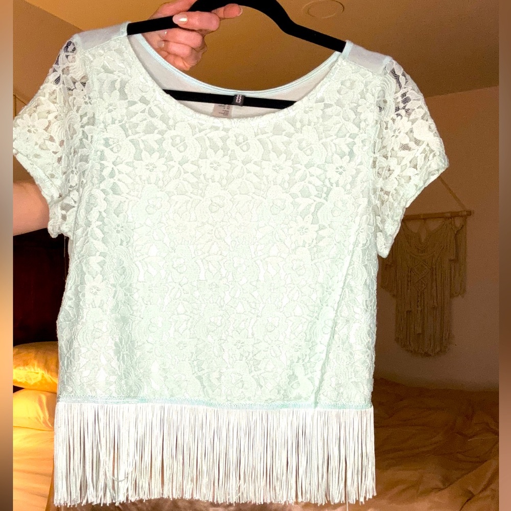 DIVIDED fringe top. Size M
